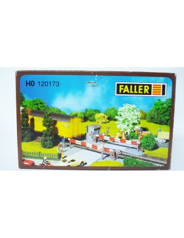 FALLER LEVEL CROSSING WITH BARRIERS